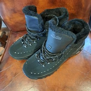 New Women's Skechers D'Lites Winter Boots, Size 11